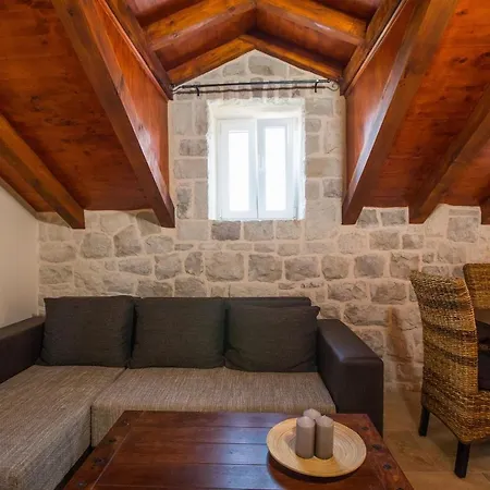 Vila Hedera Estate, Hedera Ix *