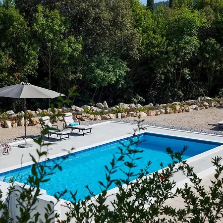 Vila Hedera Estate, Hedera Ix Komaji