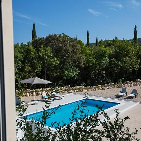 Vila Hedera Estate, Hedera Ix