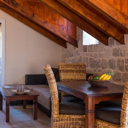 Vila Hedera Estate, Hedera Ix *