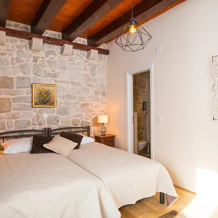 Vila Hedera Estate, Hedera Ix Komaji
